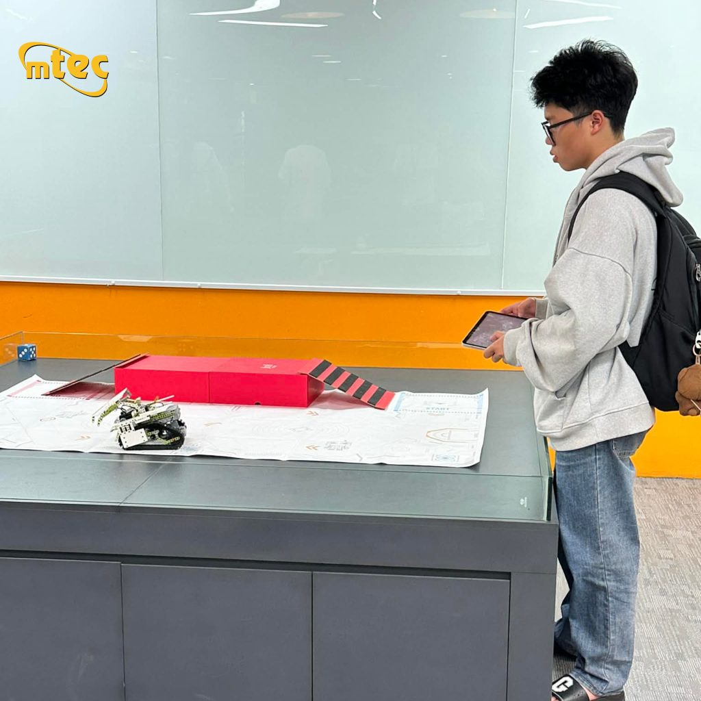 Học sinh MTEC và một buổi “chạm” vào công nghệ