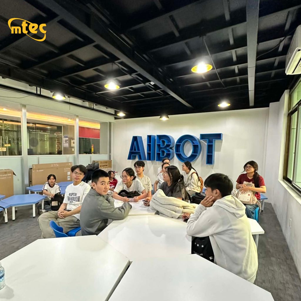 Học sinh MTEC và một buổi “chạm” vào công nghệ