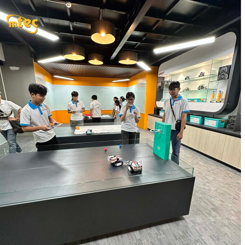 Học sinh MTEC và một buổi “chạm” vào công nghệ