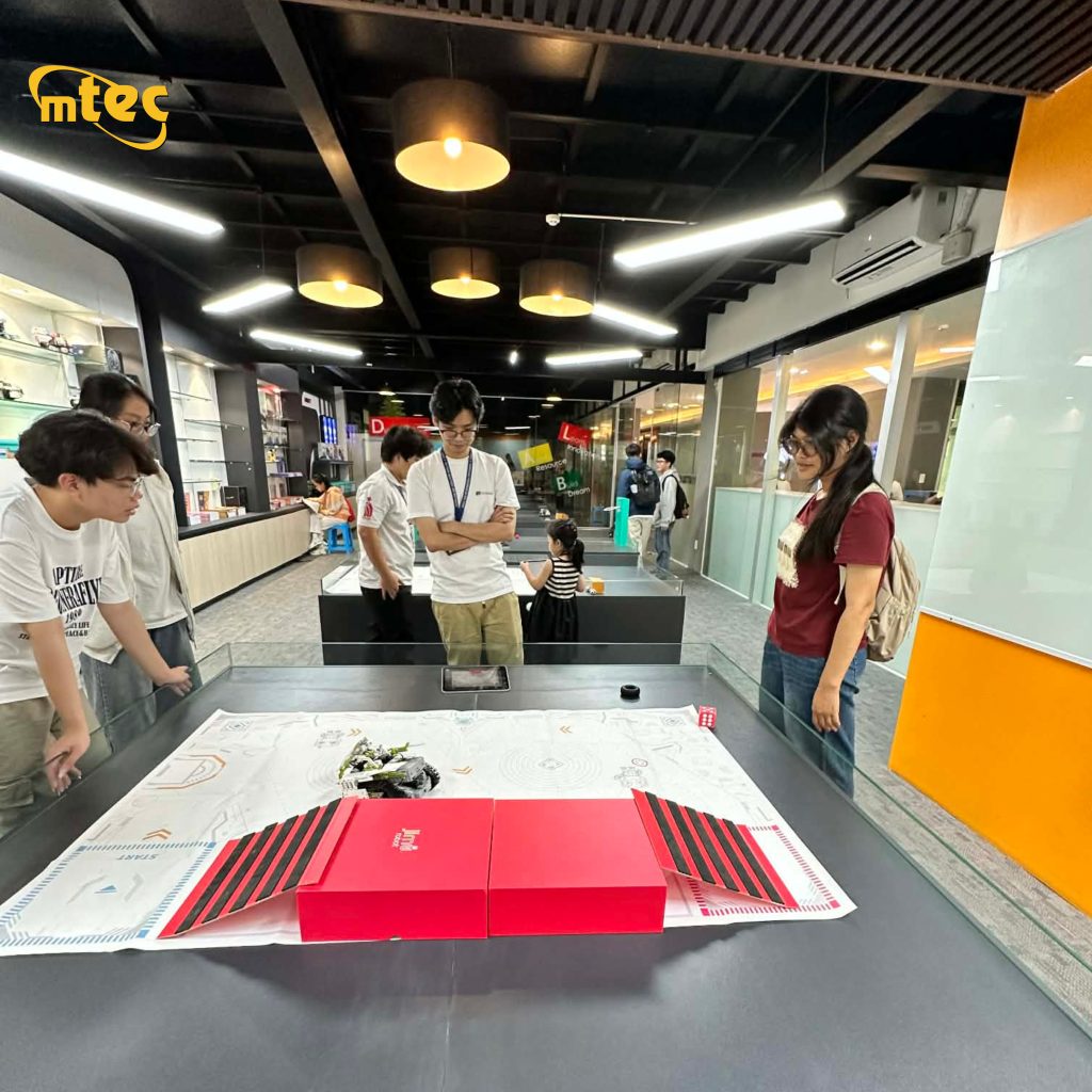 Học sinh MTEC và một buổi “chạm” vào công nghệ